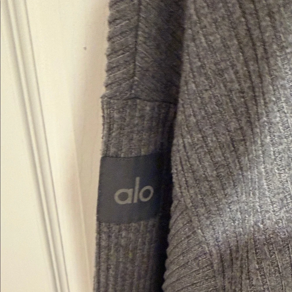 ALO Yoga cropped casual